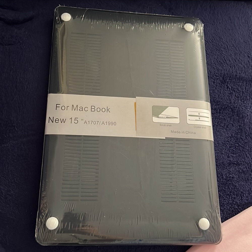 NWT hard shell cover for Mac Book 15” A1707/A1990 lap top